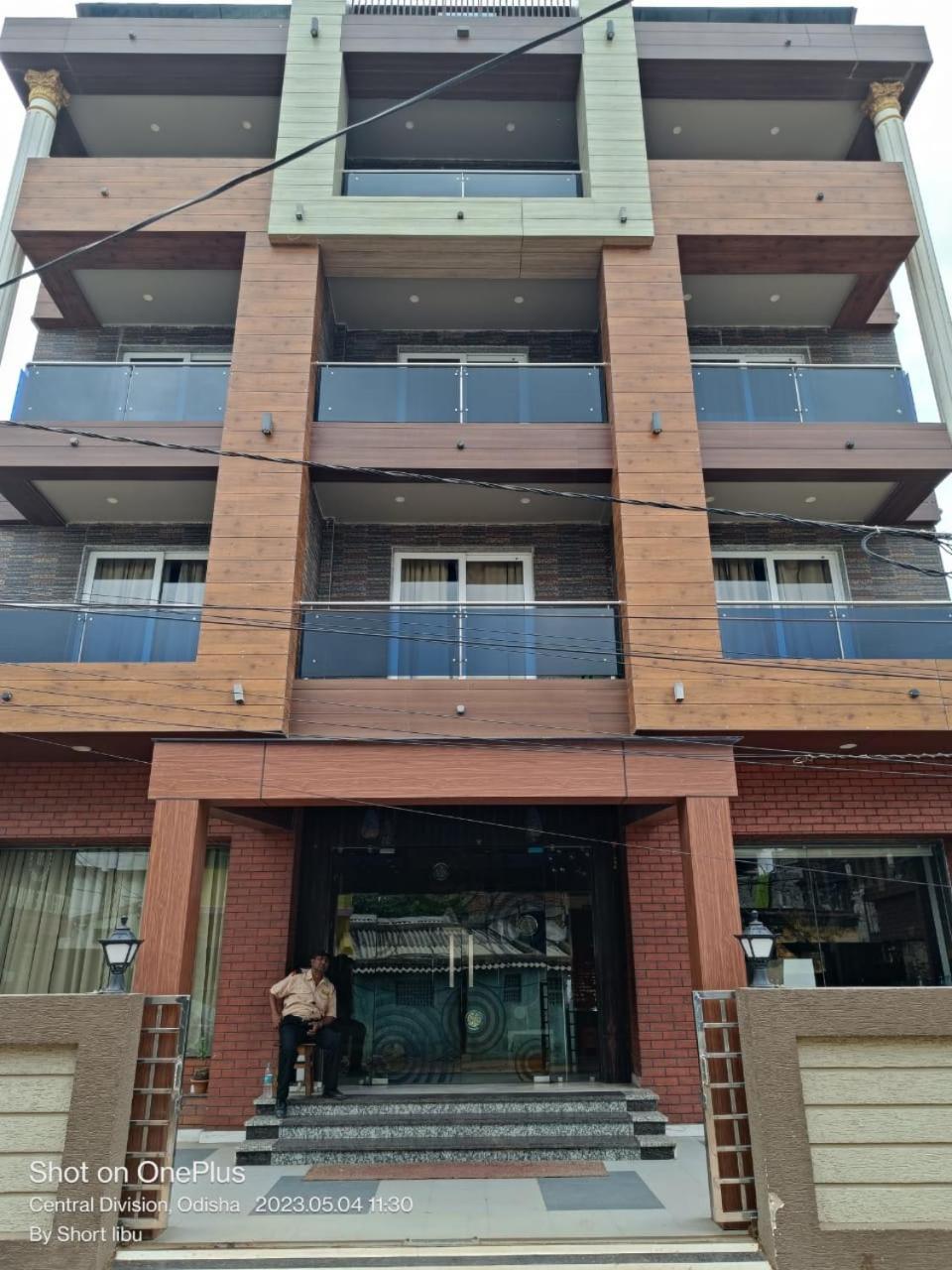 Hotel Kuber Palace ! Puri Near-Sea-Beach-And-Temple Fully-Air-Conditioned-Hotel With-Lift-And-Parking-Facility Екстер'єр фото