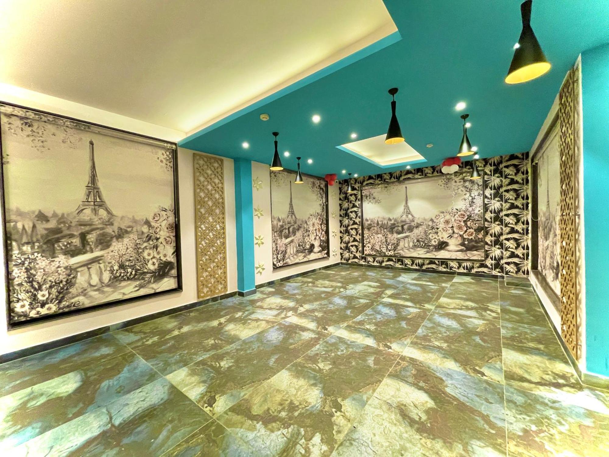 Hotel Kuber Palace ! Puri Near-Sea-Beach-And-Temple Fully-Air-Conditioned-Hotel With-Lift-And-Parking-Facility Екстер'єр фото