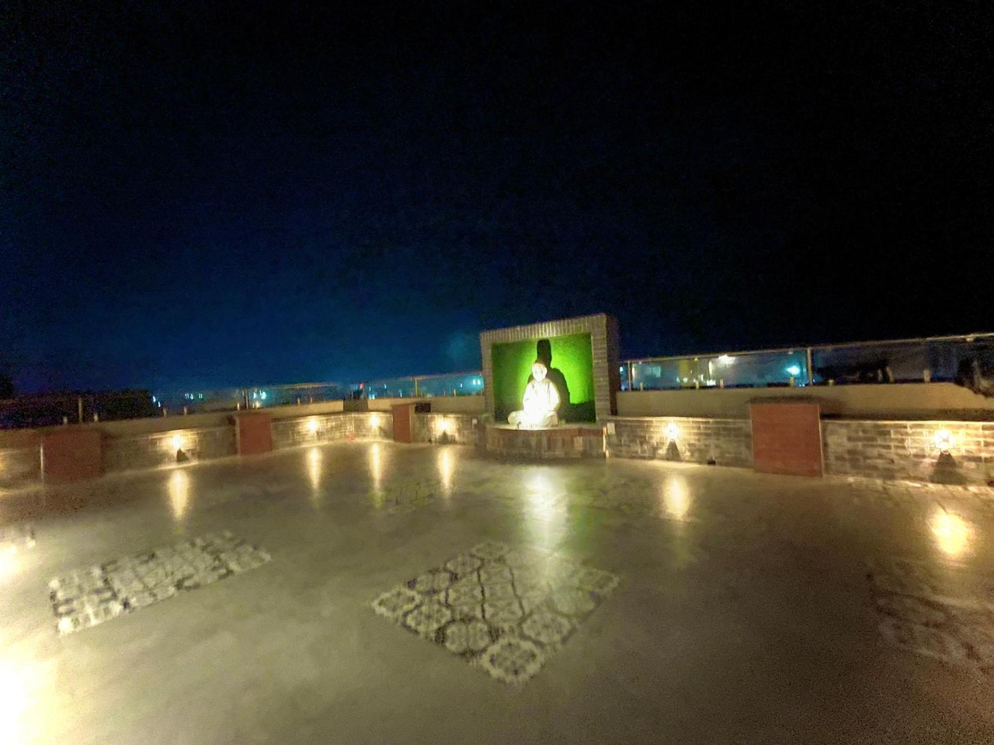 Hotel Kuber Palace ! Puri Near-Sea-Beach-And-Temple Fully-Air-Conditioned-Hotel With-Lift-And-Parking-Facility Екстер'єр фото