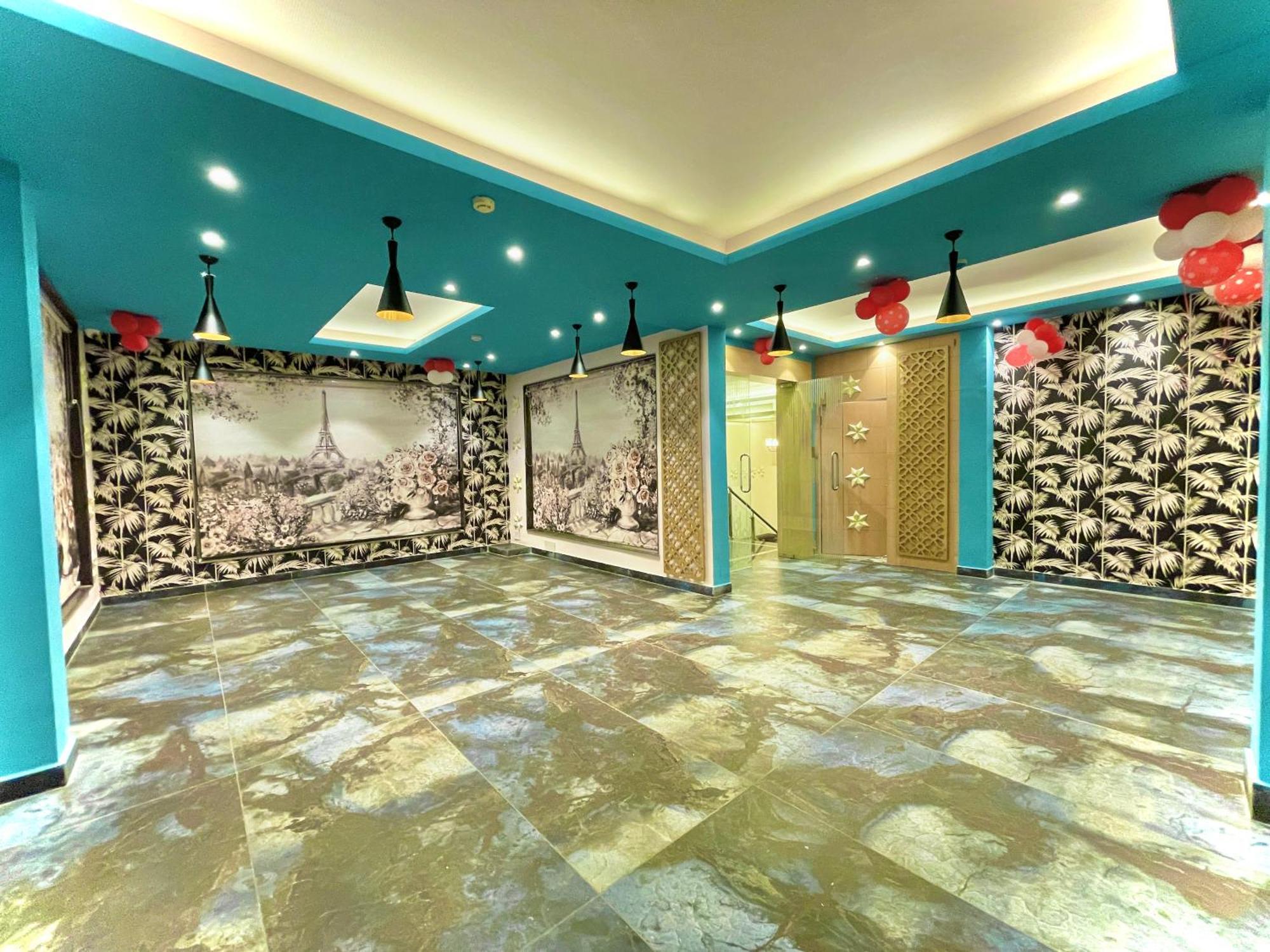 Hotel Kuber Palace ! Puri Near-Sea-Beach-And-Temple Fully-Air-Conditioned-Hotel With-Lift-And-Parking-Facility Екстер'єр фото