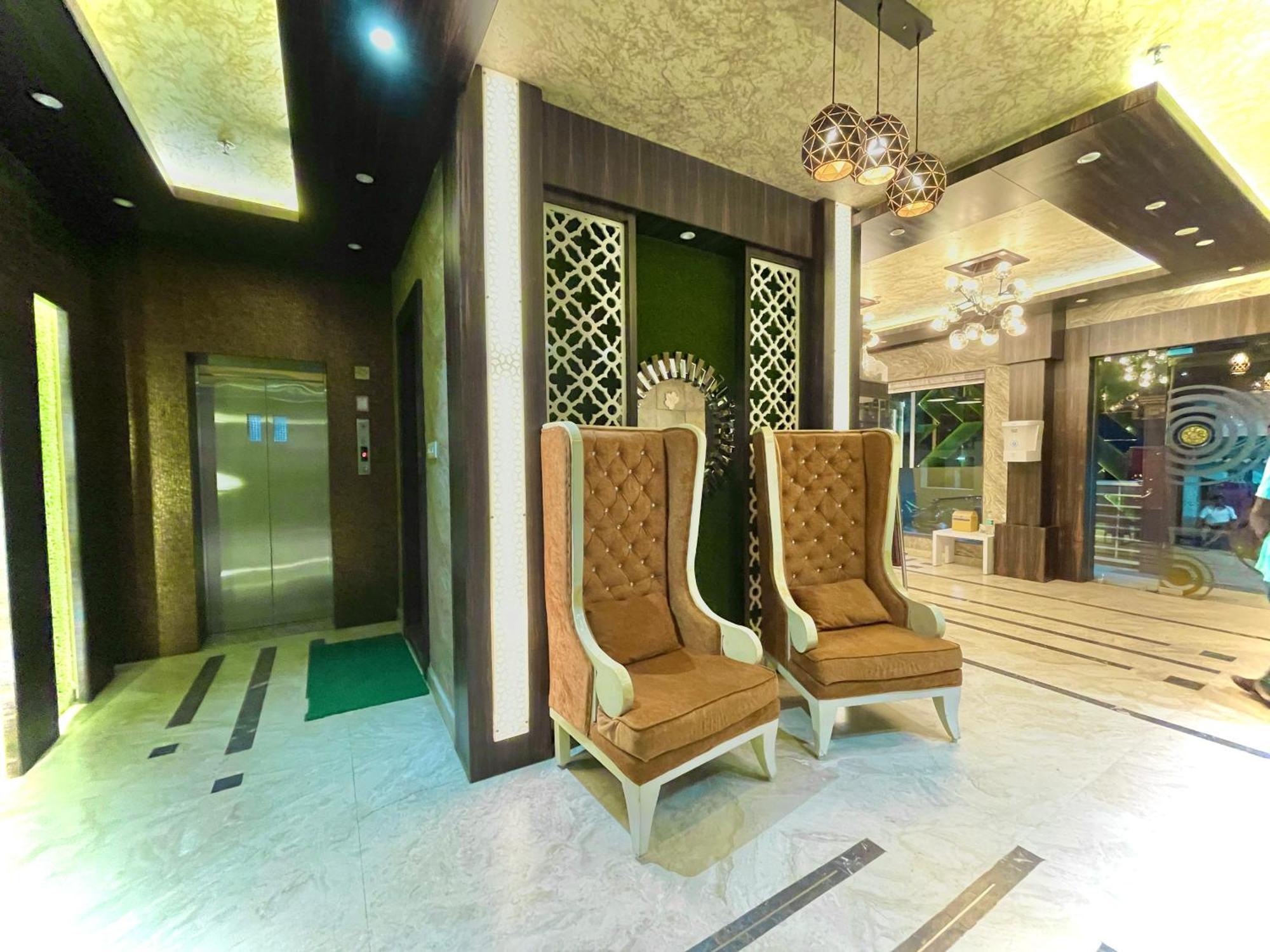 Hotel Kuber Palace ! Puri Near-Sea-Beach-And-Temple Fully-Air-Conditioned-Hotel With-Lift-And-Parking-Facility Екстер'єр фото