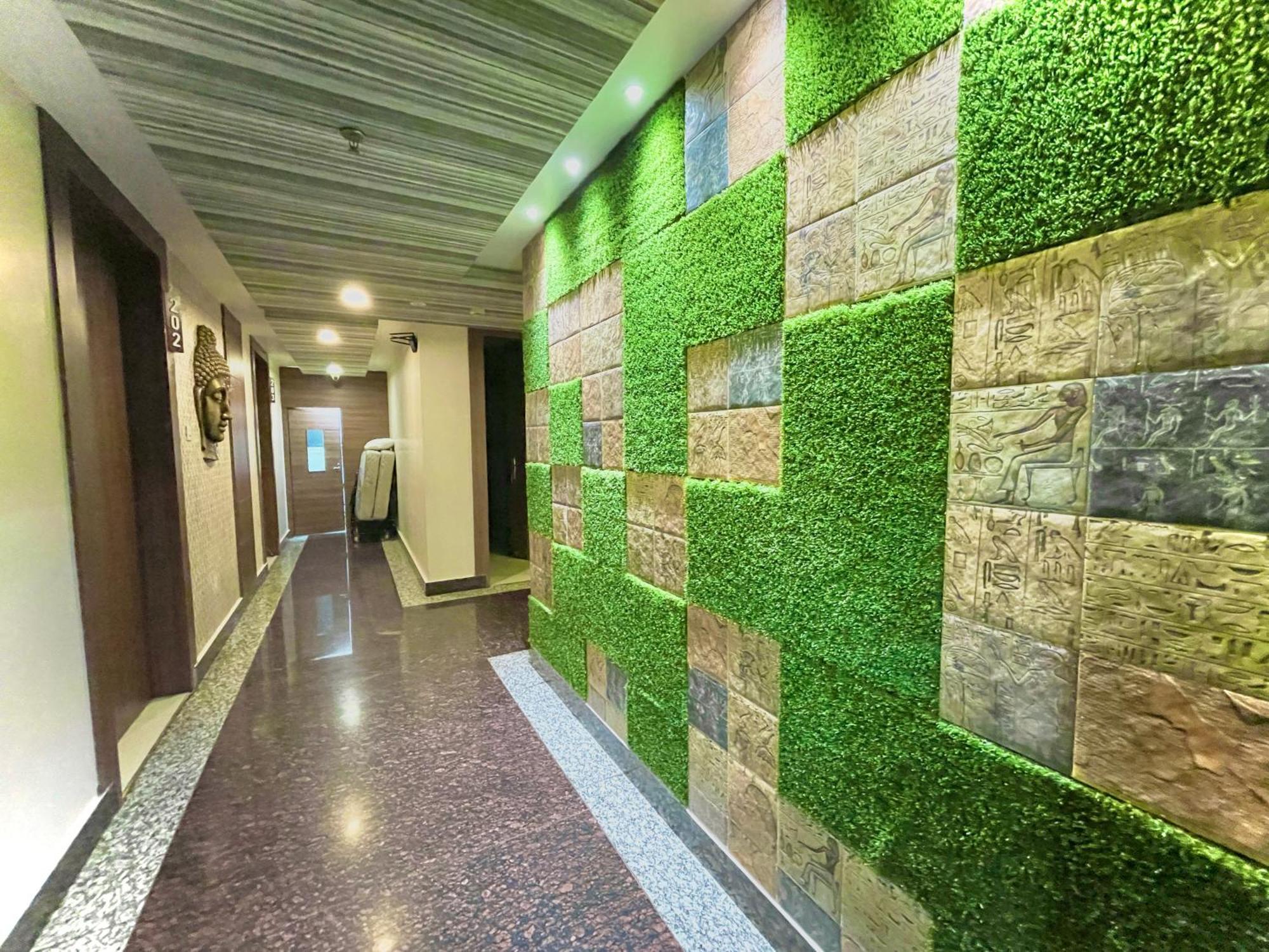 Hotel Kuber Palace ! Puri Near-Sea-Beach-And-Temple Fully-Air-Conditioned-Hotel With-Lift-And-Parking-Facility Екстер'єр фото