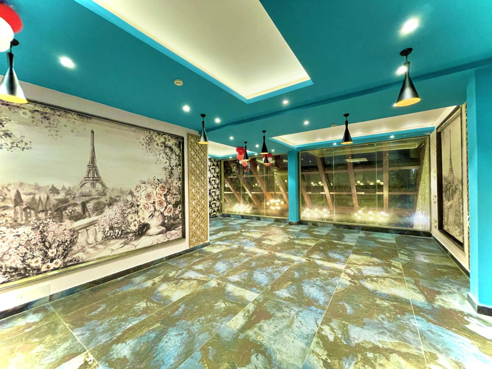 Hotel Kuber Palace ! Puri Near-Sea-Beach-And-Temple Fully-Air-Conditioned-Hotel With-Lift-And-Parking-Facility Екстер'єр фото